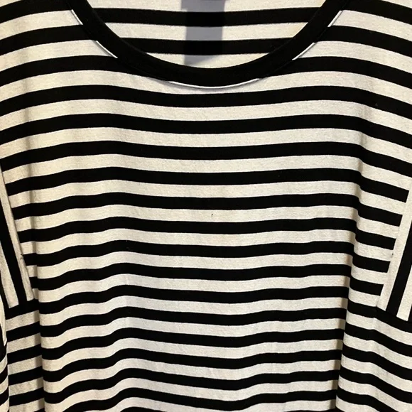 175. WOMENS CHICO’S 2/L DETAIL TOP - Picture 3 of 5